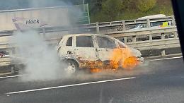 Auto in fiamme sulla tangenziale nord di Torino: mattinata di caos all’altezza di Rivoli