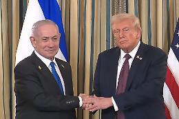 Gaza, siglata la “prima fase” dell’accordo: tregua, rilascio di ostaggi e ritiro parziale dell’Idf. Trump: “Giornata storica”