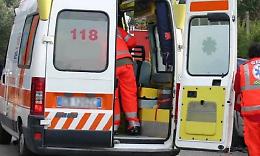 Moto contro due auto: muore sulla provinciale 