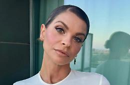 Alessandra Amoroso travolta dalle fake news sulla figlia: la cantante esplode di rabbia e chiarisce tutto su Penelope