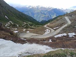 Stop al traffico su Nivolet, Viù, Assietta e Finestre: la montagna si prepara al gelo