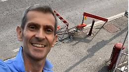 In via Torino a Ivrea il buco diventa una fioriera