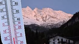 Prime nevicate sul Lago Serrù: l’inverno si affaccia sulle valli piemontesi