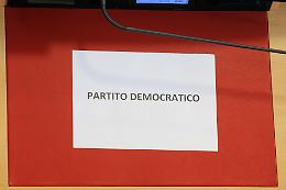 Vuoi fare politica col Pd? Prima passa alla cassa