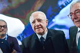 “Sono dei cialtroni!”: De Luca demolisce la manovra sanitaria del Governo. E la sanità italiana resta in coma