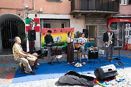 Ivrea, domenica da brividi con Sbam: tra mercatini, musica e pony in piazza