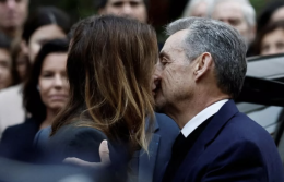 Carla Bruni nei guai fino al collo: l’ex première dame indagata per corruzione e intrighi per salvare Sarkozy