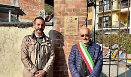 Quando l’acqua travolse un intero paese, e la solidarietà costruì una diga
