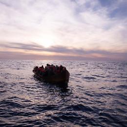 Muoiono in mare, ma l’Italia rinnova l’accordo con chi li imprigiona