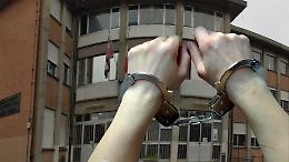 Scontri davanti al liceo Einstein: arrestato uno studente minorenne durante una protesta antifascista