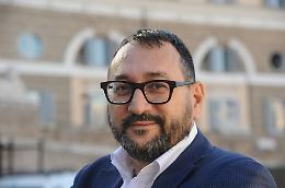 Sanità, firmato il nuovo contratto: aumenti fino a 172 euro, settimana corta e nuove tutele. Ma Cgil e Uil dicono no