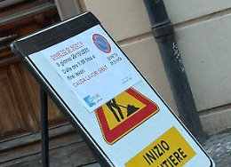 Ivrea, la città colabrodo: in via Piave l’acqua sgorga dal sottosuolo da più di 24 ore (Reel)