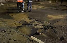 In via Torino a Ivrea scoppia l'acquedotto per la seconda volta in tre giorni. Cittadini esasperati!