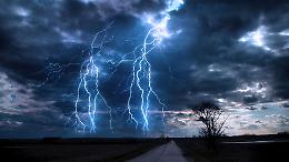 Weekend di Ognissanti rovinato: piogge e temporali in arrivo su mezza Italia