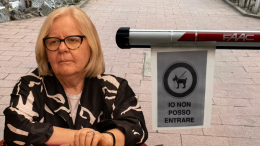 Cani al cimitero, il giallo è risolto: ora possono entrare (col guinzaglio corto e il buon senso)