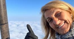 Adele Gesso, la poliziotta cuneese che ha sfidato il cielo: prima donna con disabilità a ottenere il brevetto da pilota di mongolfiera