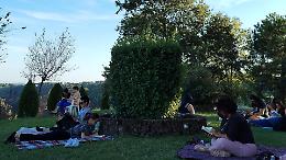 Il nuovo modo di socializzare a Vercelli? Leggere insieme, senza dire una parola