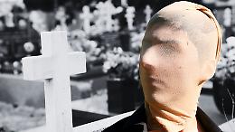 Furto di bronzo al cimitero di Leini: 120 borchie strappate dalle tombe