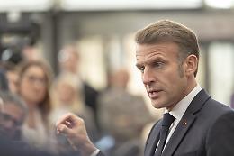 “Presidente, posso fare uno stage?” La scena che ha rubato la scena al Forum di Parigi sulla Pace