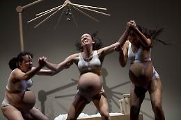 Tre donne, tre destini e una culla: “I cuori battono nelle uova” apre a Chiaverano la nuova stagione Morenica