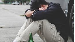 Torino, la notte in cui il 118 non ha dormito: cinquanta chiamate, una generazione appesa a un bicchiere