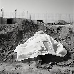 Tragedia sul lavoro in Piemonte: un operaio di 56 anni muore cadendo da un autocarro