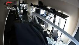 Spaccata da 20mila euro nel centro di Torino (FOTO&VIDEO)