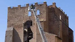 CrolloTorre dei Conti: dopo 11 ore sotto le macerie muore Octay Stroici