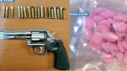 Nasconde droga e una pistola in camera da letto: arrestato trentenne al Parco Dora