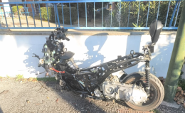 Scooter “cannibalizzato” in strada Maddalene: all’alba i residenti trovano solo lo scheletro del mezzo