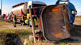 Scontro tra due camion sulla SP31 bis a Verolengo, intervento dei Vigili del Fuoco per la messa in sicurezza