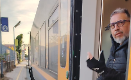 Treno sul binario sbagliato: disabile resta prigioniero sulla carrozzina