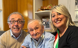 Sopravvissuto a Mauthausen, oggi compie 100 anni: la vita straordinaria di Santino Vanzaghi, il ragazzo che disse “no” al fascismo