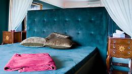 Casa a luci rosse in pieno centro città: scoperto un appartamento trasformato in luogo d’incontri
