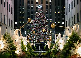 A New York c'è già aria di Natale: al Rockefeller Center i preparativi per l'albero più famoso del mondo (VIDEO)