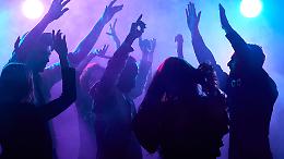 Torino, discoteca sovraffollata nella notte di Halloween: chiusa per otto giorni dalla Questura