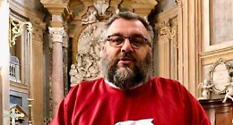 Leini e Mappano in preghiera per don Riccardo Robella: il parroco è stabile ma ancora grave dopo l’incidente sull’A6