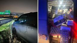 Rubano 62 casse di Champagne a Settimo Torinese, l'inseguimento finisce tra i campi