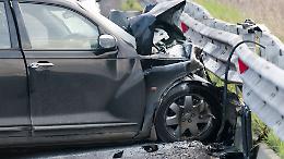 Passeggiata serale finisce in tragedia: donna di 75 anni travolta e trascinata da un'auto