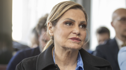 Il caso Sgarbi travolge Simona Ventura: annunciata una querela anche per la conduttrice tv