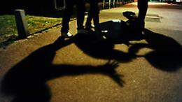 Torino, pestato a sangue sul tram: ventenne in fin di vita per una lite tra ragazzini