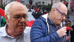 Corteo pro Palestina, contestato il gazebo del Pd in piazza Ottinetti: "Vergognatevi".  Perinetti a muso duro...