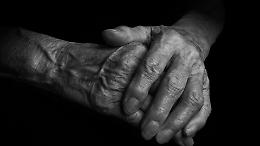 Sfratto a un’anziana invalida di 85 anni dopo 56 anni nella stessa casa: "Mia madre rischia di finire in strada"