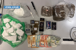 Blitz della Polizia a Barriera di Milano: arrestato 20enne con un chilo di cocaina, perquisito anche un bar della zona