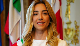 Affitti brevi, spopolamento, città in crisi: all’Anci nasce l’agenda comune sulla casa mentre brilla Silvia Salis