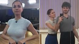 Andrea Delogu torna a Ballando con le Stelle dopo il lutto per il fratello: l’abbraccio con Nikita Perotti commuove il web