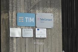 Telecontact in sciopero: presidio a Ivrea contro la cessione a DNA