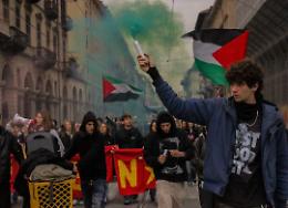 Torino, arrestato uno studente per i disordini del corteo: identificato con i video dopo 48 ore e messo ai domiciliari