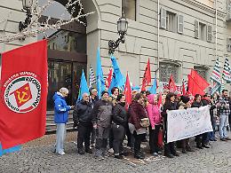 Telecontact, lavoratori in piazza a Ivrea contro la cessione a DNA S.r.l.