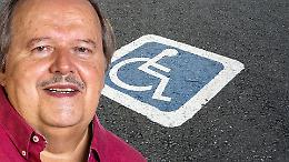 ll consigliere comunale parcheggia nello spazio riservato ai disabili: «Una sciocchezza».
